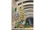 高さ12mのツリーは映画「屋根裏のラジャー」の世界観を表現　「クイーンズスクエア横浜クリスマス2023」11月2日より点灯