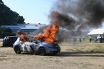 EVとエンジン車の燃え方はどう違う？ 「EV火災消火実験・訓練」で水を使わずに消火！