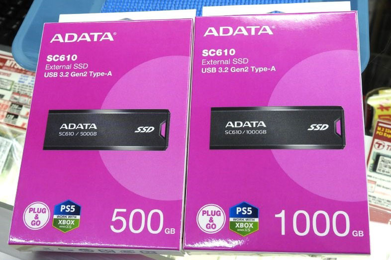 ADATA SC610 1000GB 外付けSSDスティック - 最大550/500MB/秒