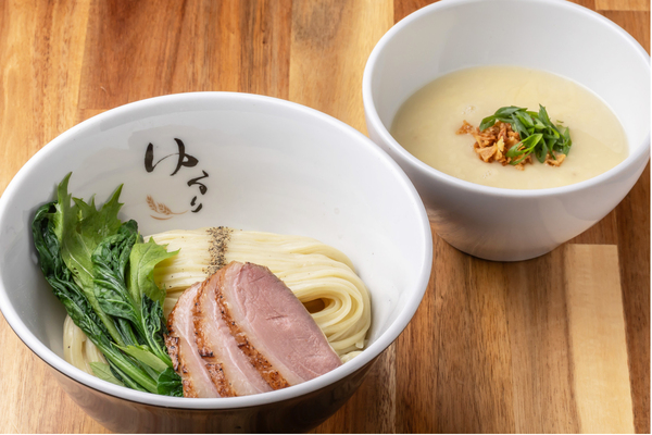 濃厚な旨味の「野田鴨」を使った「麺 ゆるり」の限定つけ麺 “ポタージュ”のような純白スープが麺にトロ～リ絡む♪