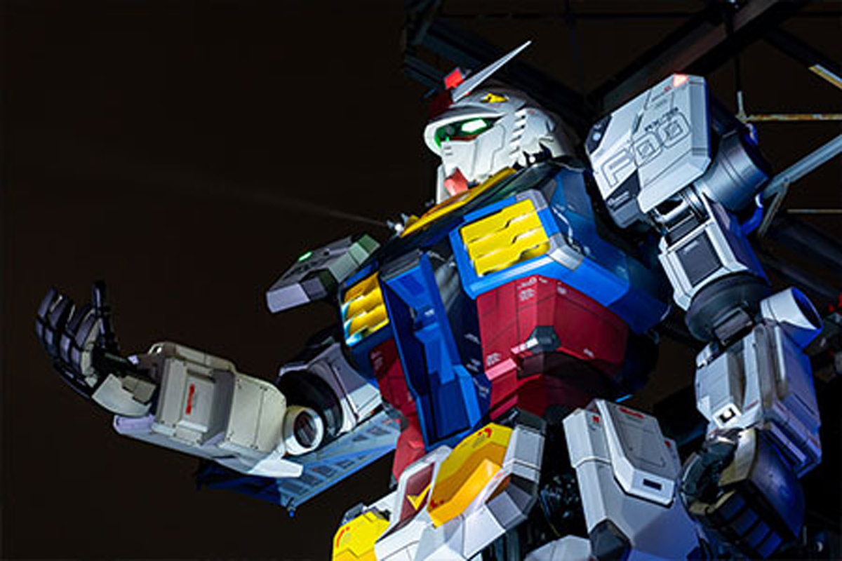 ASCII.jp：GUNDAM FACTORY YOKOHAMA、夜と朝に“動くガンダム”を観覧