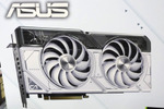 定格動作の白色GeForce RTX 4070がASUSから