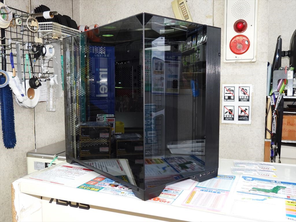 3面強化ガラスの新型ピラーレスPCケースがLian Liから発売