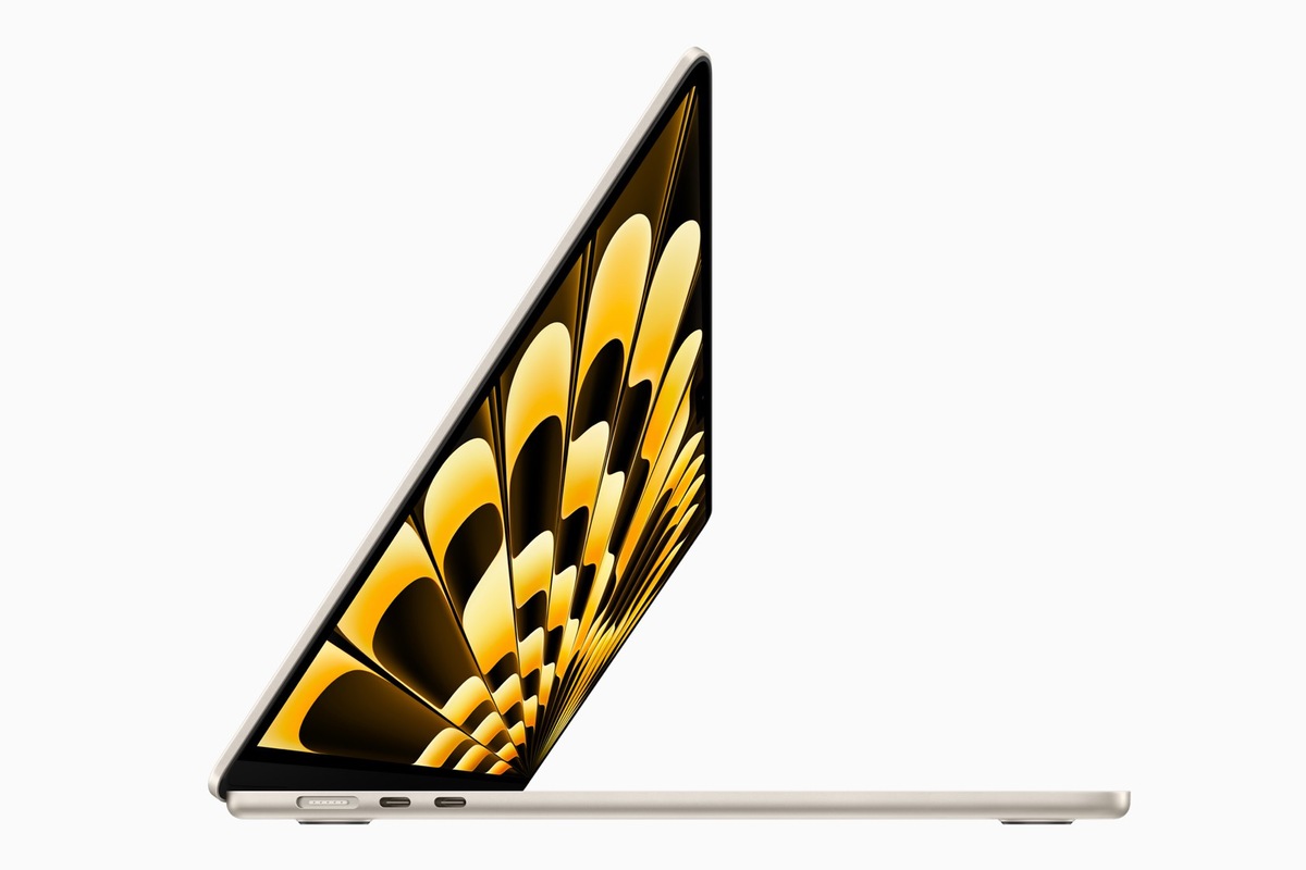 Apple MacBook Air 13インチ 2024年モデル M3 向けの 保護フィルム 9H