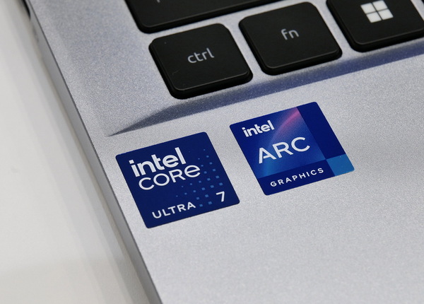 ASCII.jp：絶賛発売中のインテル新世代Core Ultra搭載モバイルノートPC ...