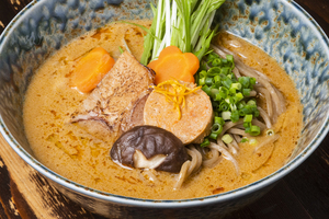 「麺や 蒼 AOI」が茨城の冬の味覚を濃厚味噌ラーメンに！ こってりなアン肝スープが五臓六腑に染みる～♪ クッキング！