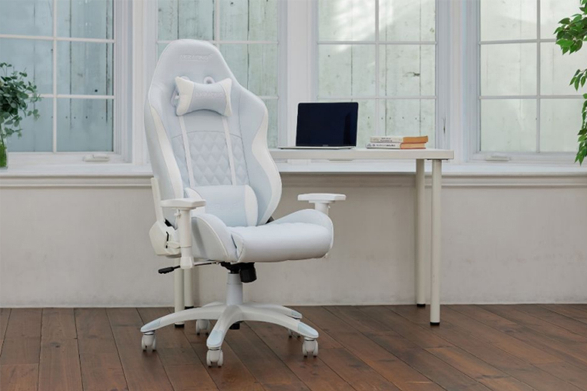 ASCII.jp：AKRacingの本田 翼コラボチェアは寝落ちしかけるほど