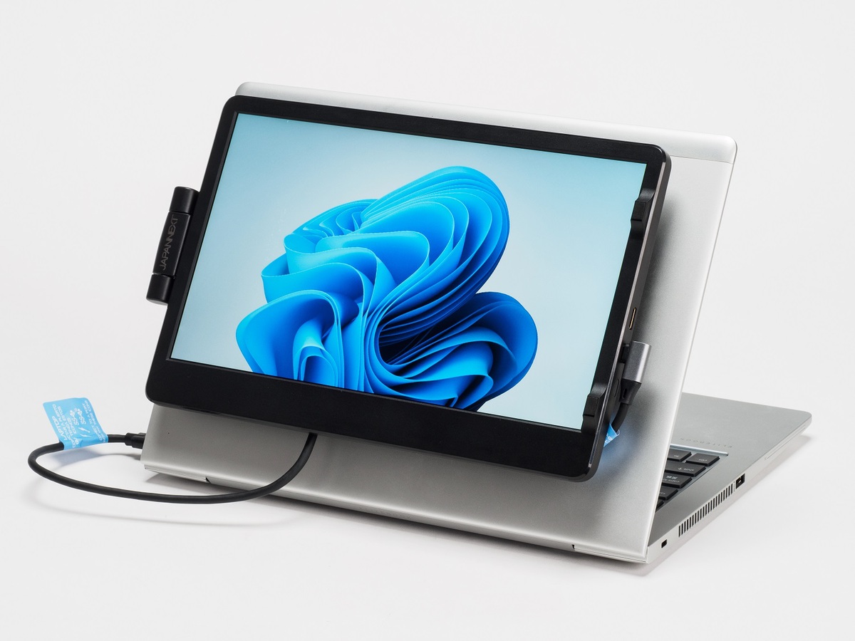 ノートPC合体モバイルディスプレーの新機軸! ぐるんと回転・収納できる11.6型/14型