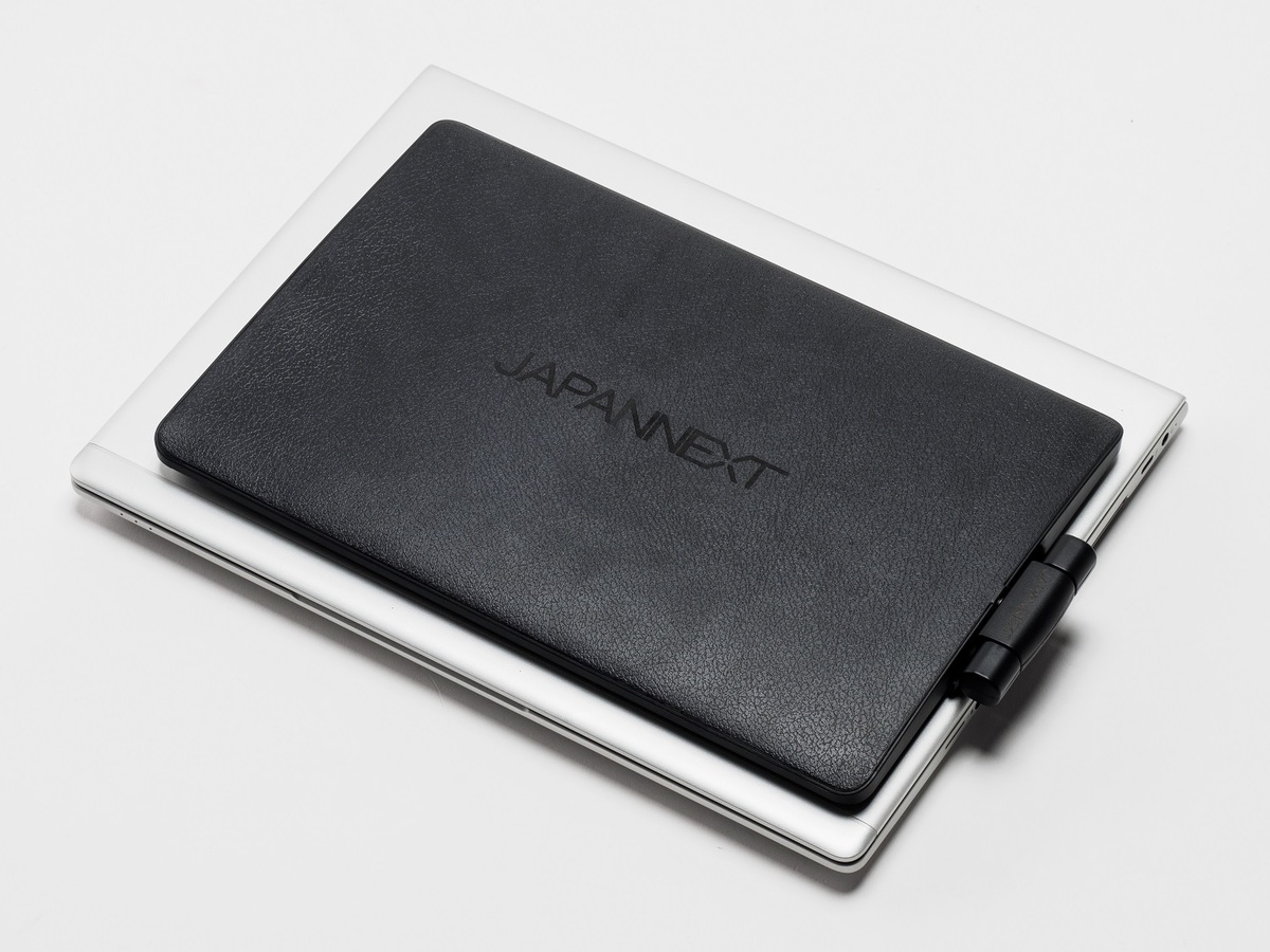 ノートPC合体モバイルディスプレーの新機軸! ぐるんと回転・収納できる11.6型/14型