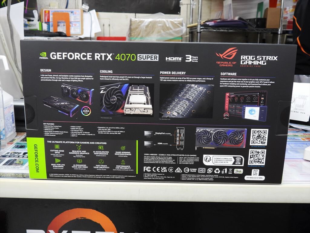 ASUSのGeForce RTX 4070 SUPER最上位モデルが販売開始