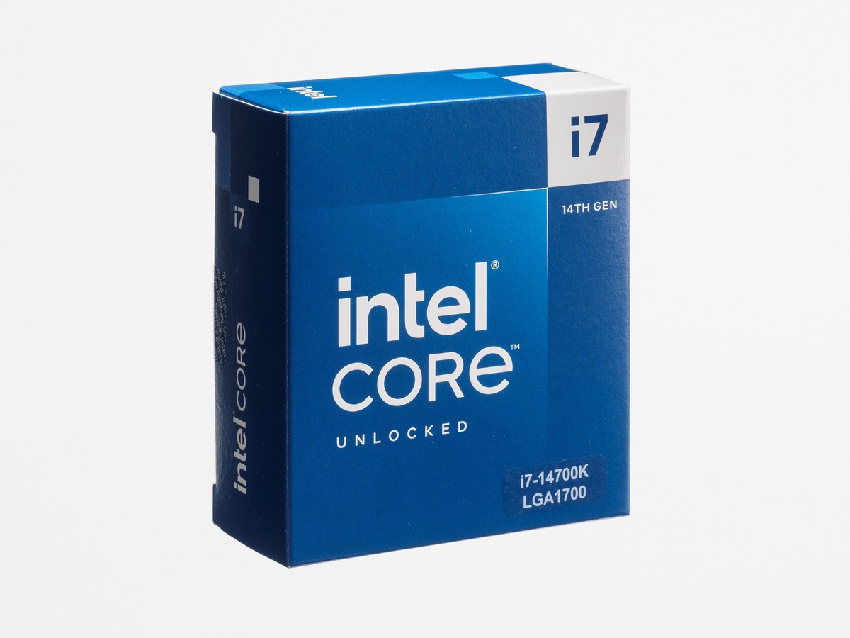 FF14ファンフェスでGIGABYTEが液晶一体型ホワイトPCを展示、黄金のレガシーはこれでOK