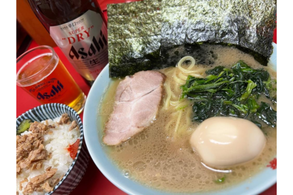 クラシカルなスープにモチモチ中太麺が相性抜群！千葉の老舗家系ラーメン「末広家」でラ飲み！