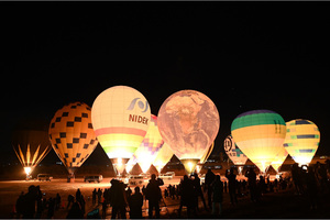 幻想的な熱気球のライトアップを見よう 「京都・亀岡バルーンフェスティバル2024」2月23日～25日開催