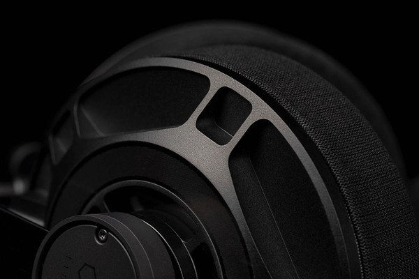 final、平面磁界型ヘッドホンの新フラッグシップ「D7000」 - 週刊アスキー
