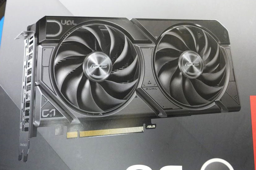 ASCII.jp：227mmとコンパクトなRadeon RX 7600 XTがASUSから