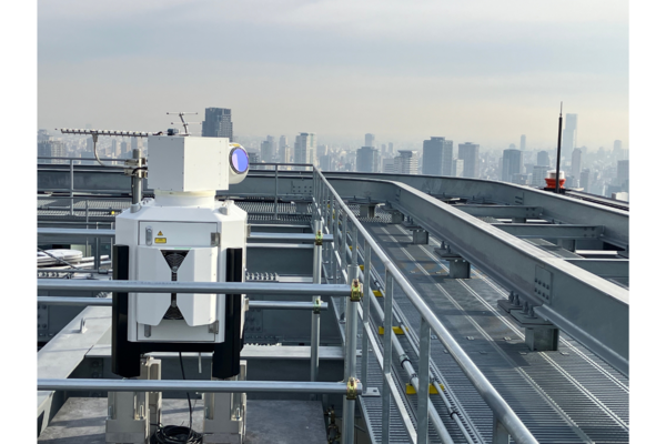 メトロウェザー、3次元風観測装置の第2号機を大阪梅田ツインタワーズ・サウス屋上に設置