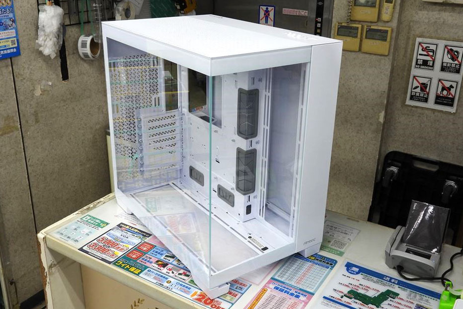 ASCII.jp：Antecのピラーレス式フルタワーPCケース「C8」が販売開始