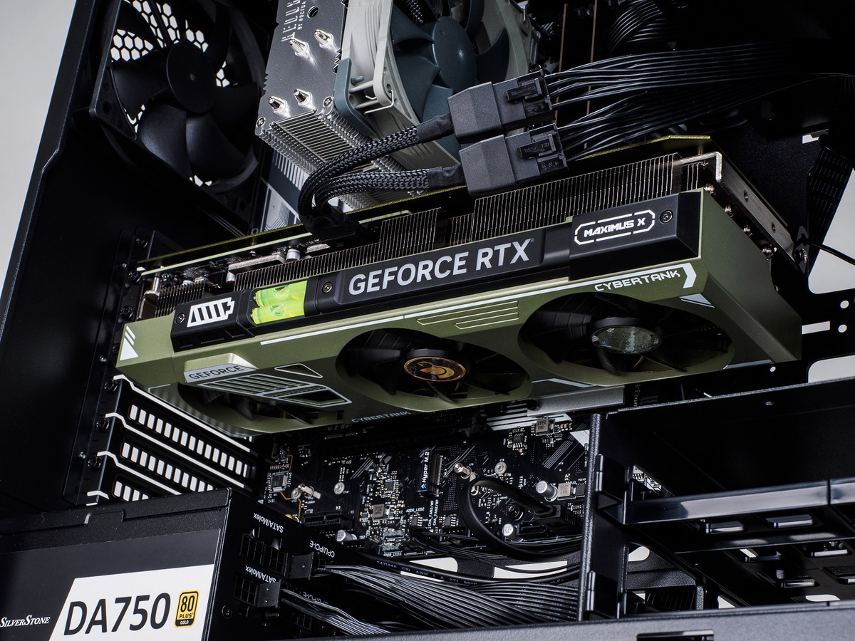 水準器付きRTX 4070 Ti SUPERで装い新たに、空冷でも意外と静かな高性能ゲーミングPC