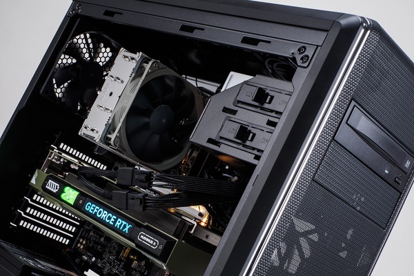 RTX 4070 Ti SUPERで4KプレイもイケるゲーミングPC、空冷でも14700Fが
