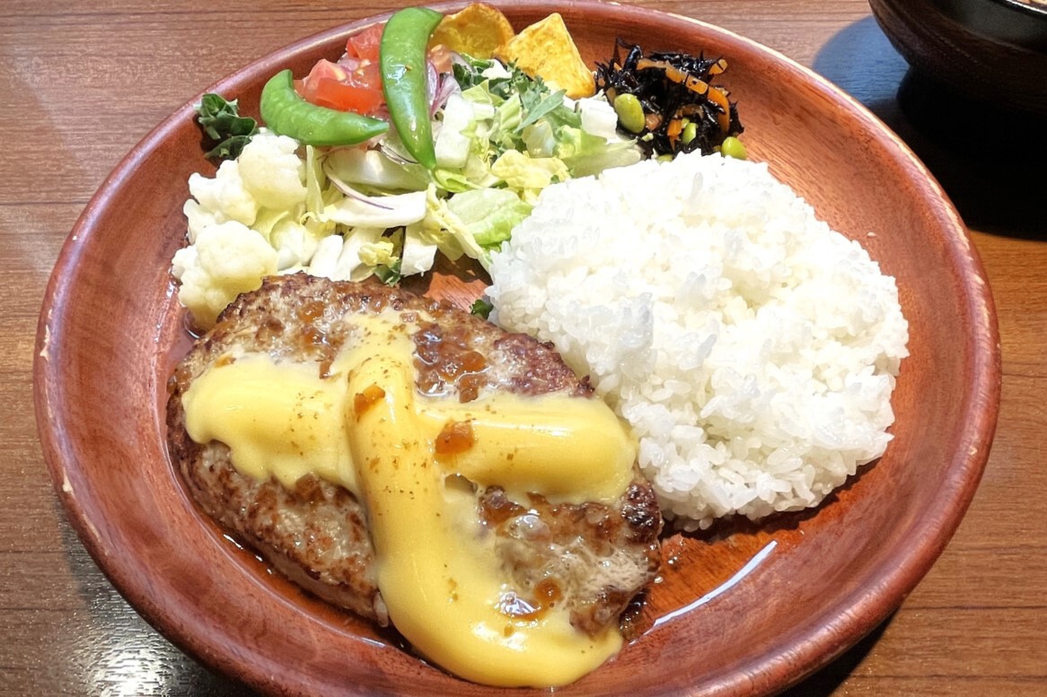 ASCII.jp：びっくりドンキー、大きなバーグも選べる「いろどりセット