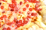 こう来た！ドミノの季節商品「さくらピザ」。衝撃な見た目……
