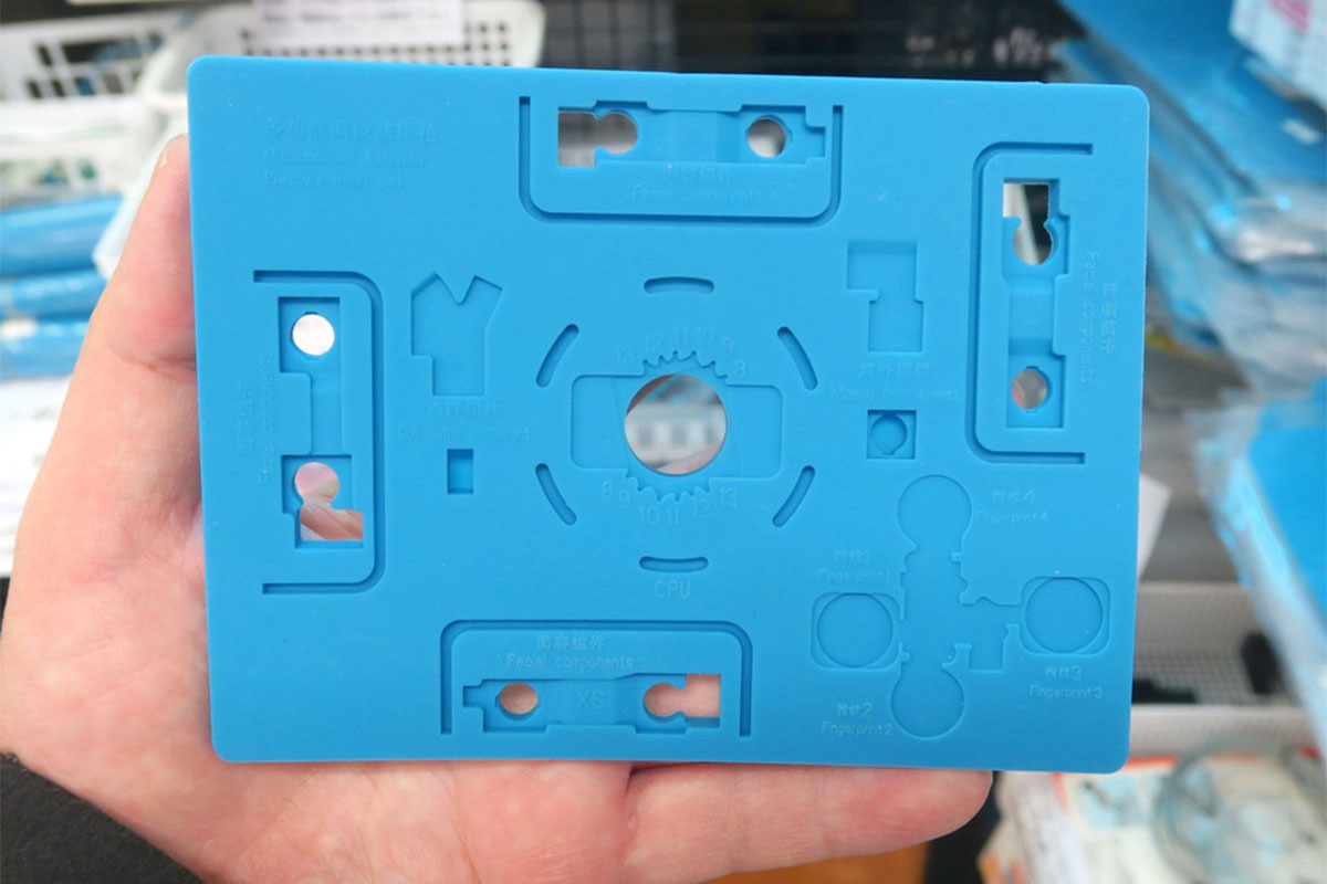 ASCII.jp：iPhoneの分解時に重宝する細かい部品を置いておける専用の