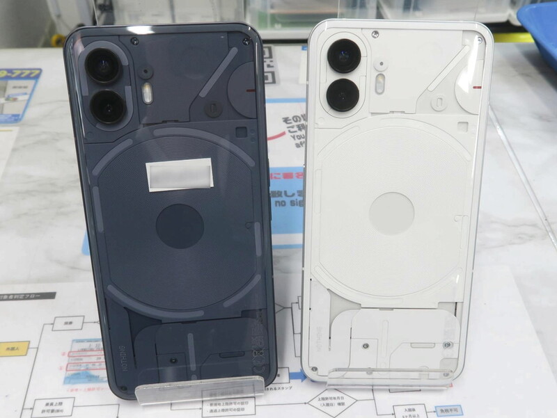 光るスケルトンボディースマホ「Nothing Phone(2)」がアキバで中古