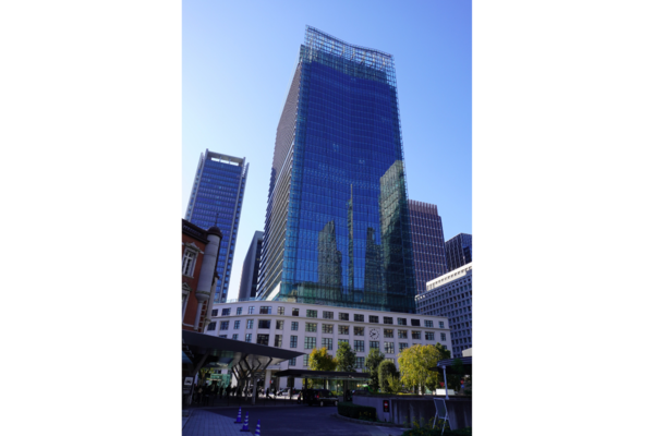 わずか5年で焼失した初代郵便局！ 東京駅の目の前に建つ印象的な「東京