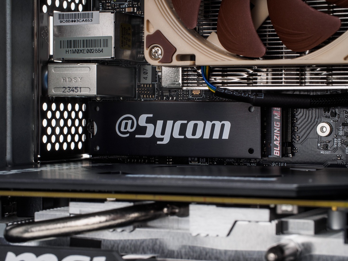 DeskMeet X600ベースの小型BTO PC、容積8LでRTX 4060の欲張りゲーミング構成を実現