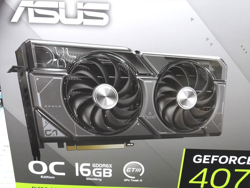 長さ267mmのGeForce RTX 4070 Ti SUPERがASUSから発売