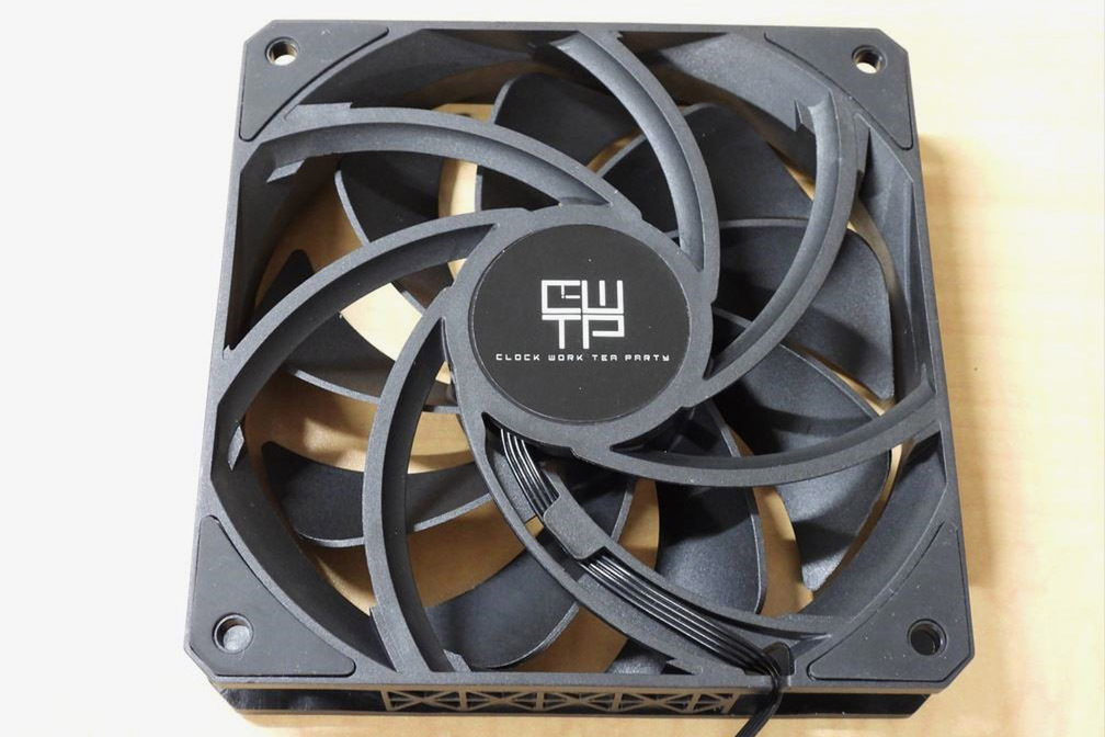 ASCII.jp：利用率が高い600～1600rpmでの静音性が特に高い120mmファン