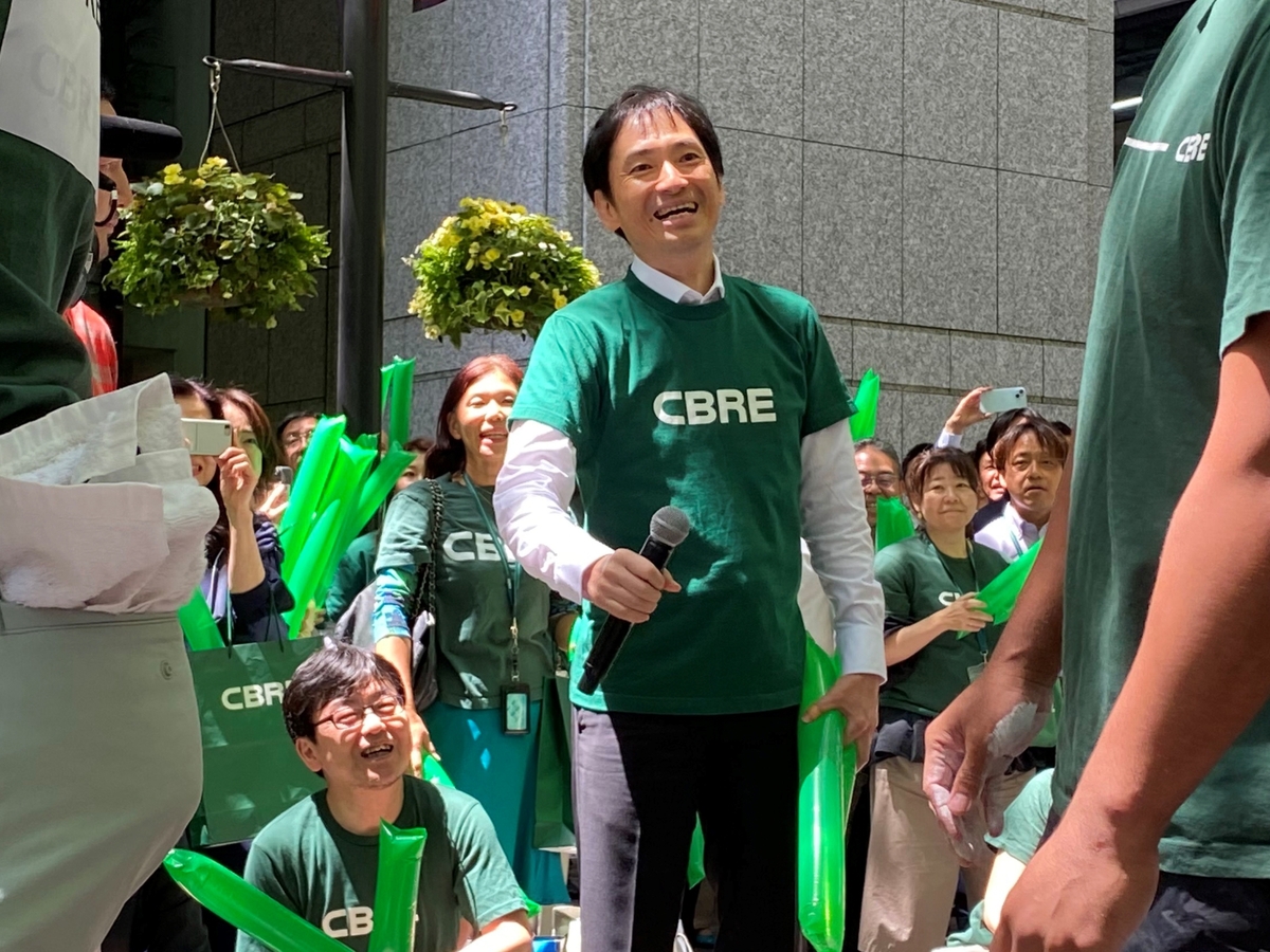 CBRE社長 大手町・丸の内・有楽町 仲通り綱引き大会