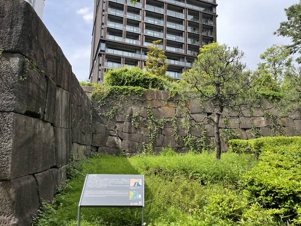 赤坂門跡の碑
