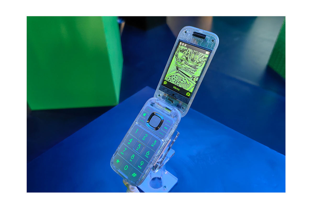 ASCII.jp：ハイネケンがSNS不可な世界一退屈なケータイを発売