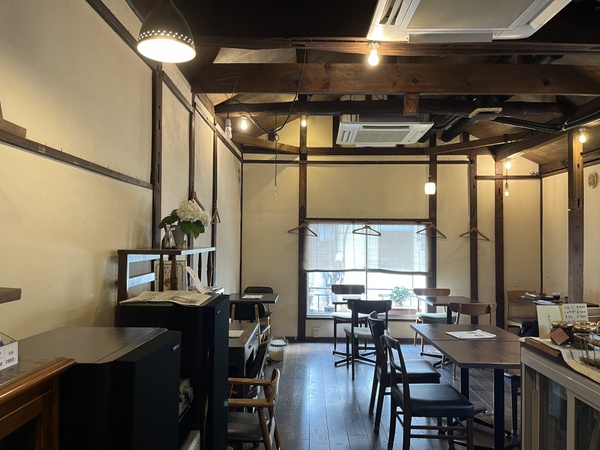 高円寺のカフェ「leaven」の店内