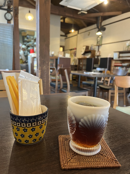 高円寺のカフェ「leaven」のコーヒーと店内
