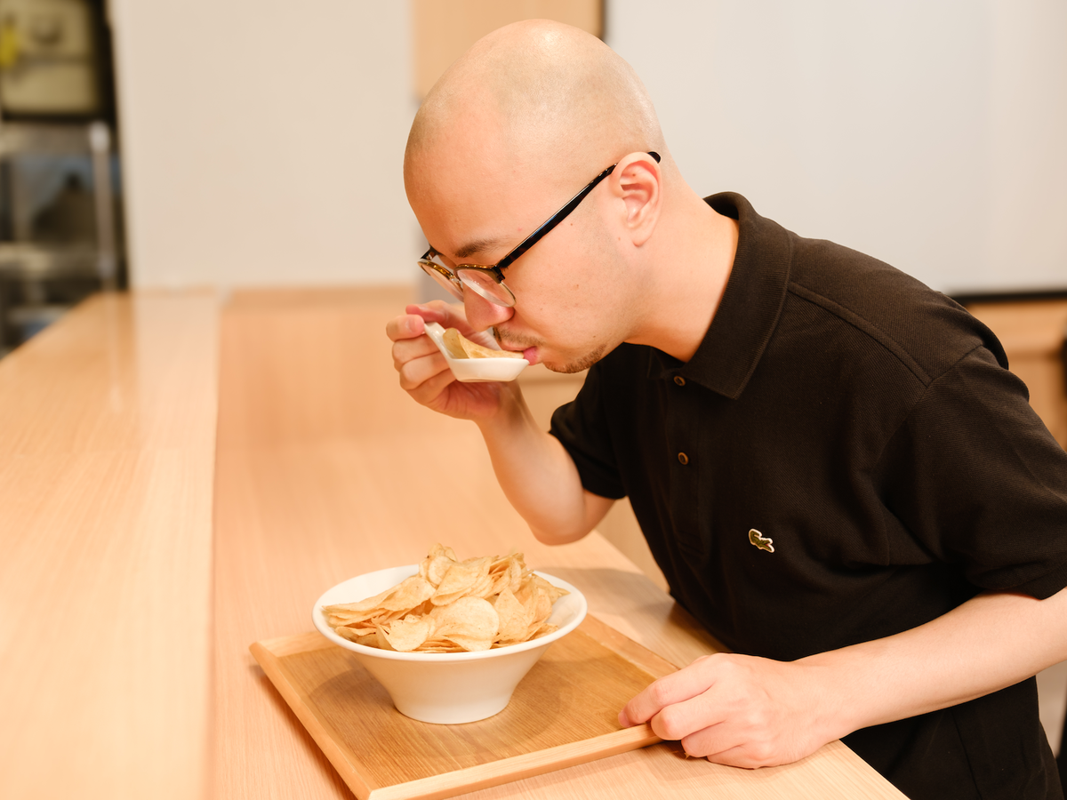 ポテトチップス濃厚キング 圧倒的バーベキュー味