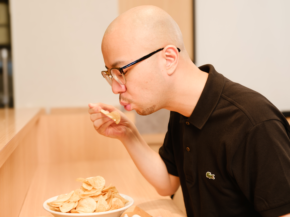 ポテトチップス濃厚キング 圧倒的バーベキュー味