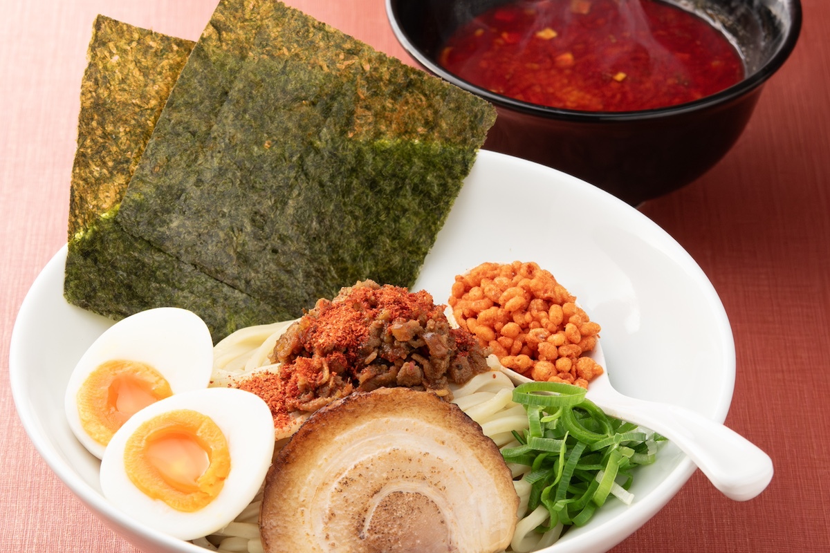 ASCII.jp：大盛りは600g！一風堂新作 「辛つけ麺」太麺×爽快な辛さの夏