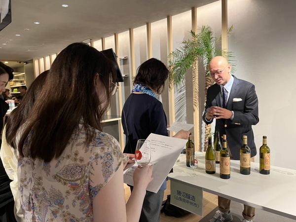「最高の日本ワインを楽しむ会」の様子