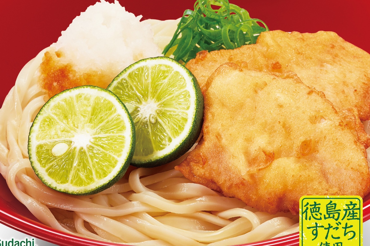 ASCII.jp：【なか卯】すだちがまるごと1個のった！贅沢なとり天うどん