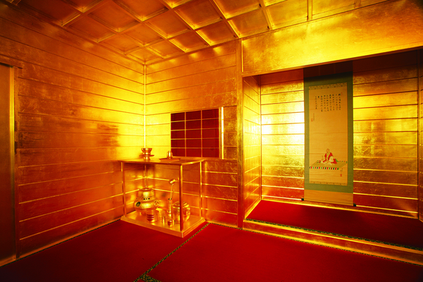 「黄金の茶室と福岡のお茶」で再現した黄金の茶室