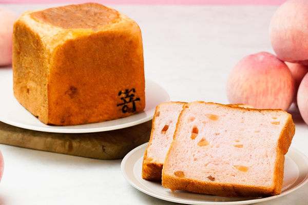 甘い桃の香りが引き立つスイーツ食パン「ふんわり香る桃の食パン」