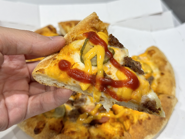 ドミノ・ピザのチーズバーガーピザ