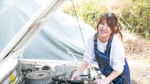 素人女子・矢田部明子、レストア中の三菱ギャランのパーツを探しに旧車イベントへ！  でも見つからず