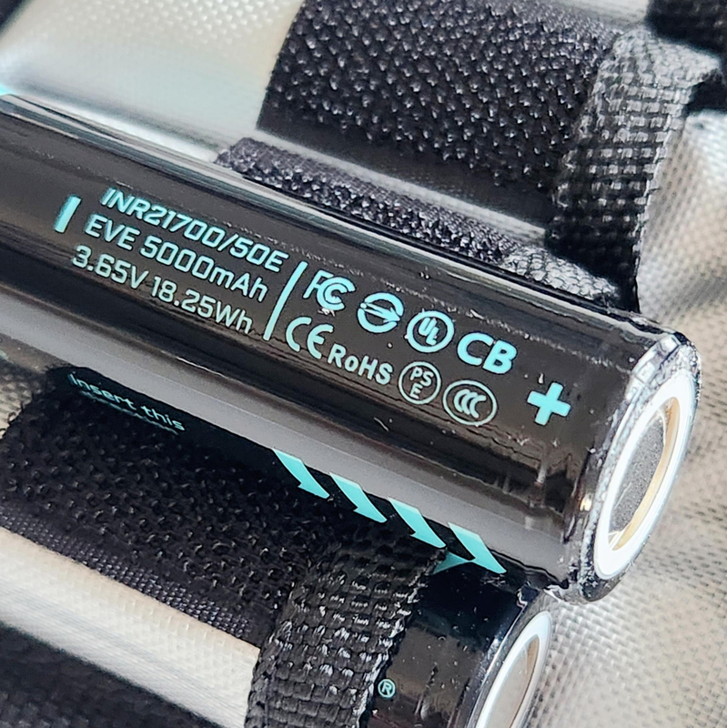 挿抜アクションがカッコいい！ モバイルバッテリー「BT-20 Wingman」を