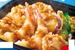 ほっともっとから海鮮の天ぷらがぜいたくな「海鮮天丼」登場、東日本と西日本でタレが違うんだって