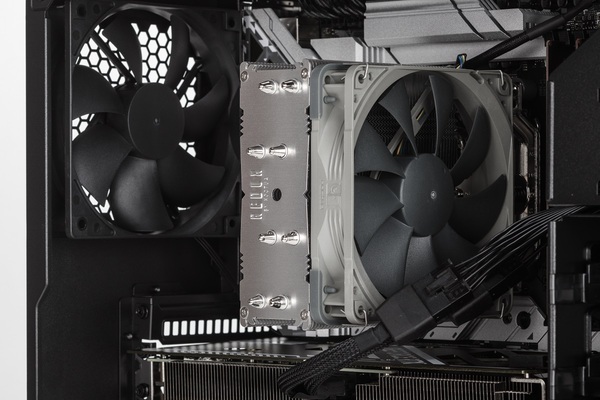 Ryzen 7 9700X搭載ゲーミングPCは空冷でも最大約80度、過熱するピーク