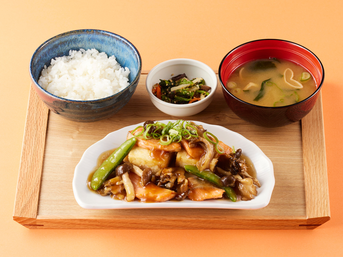 銀鮭と揚げ出し豆腐の和風きのこあんかけ膳