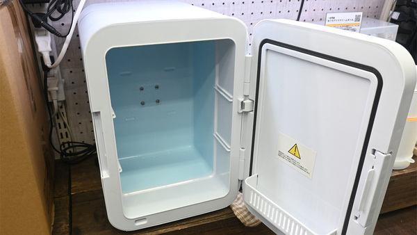 枕元に置けるくらい静かなペルチェ式の「おとしずか冷温庫」 - 週刊